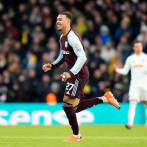 Doblete de Rogers ayuda al Aston Villa a vencer 2-1 al Leeds en la Liga Premier