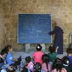 Los niños de Gaza vuelven a las aulas, pero sin libros