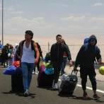Migrantes indocumentados quedan varados en el desierto en su afán por salir de Chile