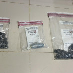 Arrestan en el AILA a mujer que iba a Francia con 138 bolsitas de cocaína