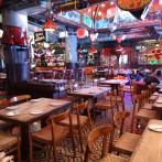 De vacaciones en Cartagena: comer a una mesa con servicio de varios restaurantes