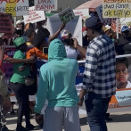 Grupo de haitianos protesta en la frontera por justicia ante caso de Stephora
