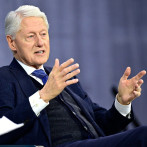 Bill Clinton pide publiquen papeles que lo relacionan con el caso Epstein