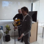 David Bisbal cierra su gira con una visita a los pacientes de un hospital de Madrid