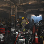 Controlan incendio en ferretería San Miguel y continúan levantando escombros