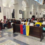 Venezolanos en Santiago se congregan en misa por la paz de su país tras captura de Nicolás Maduro