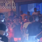 “Teteo” sin control y calles inundadas son el calvario del sector Los Solares, en El Almirante