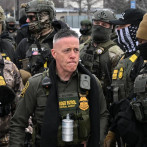 Levantan prohibición contra agentes del ICE en funciones