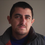 Hombre que sufrió ocho fracturas en el cráneo durante arresto de ICE dice que golpiza fue injustificada