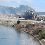 El canal Marcos A. Cabral sigue convertido en basurero