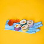 Alertan sobre 'la dieta de comer plástico' y riesgo de asfixia o bloqueo intestinal