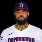 Dennis Santana narra sus batallas para mantenerse en el béisbol