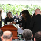 Con aplausos, expresiones de orgullo y gratitud sepultan restos de don Héctor Rizek