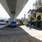 Residentes en la calle marginal del Metro de Los Alcarrizos piden asfaltado