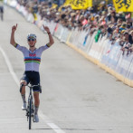 Pogačar gana el Tour de Flandes por tercera vez e iguala récord con otro ataque en solitario