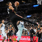 Wembanyama anota 40 puntos y captura 13 rebotes y Spurs vencen 139-120 a Mavericks