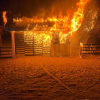 Denuncian incendio de caseta en entrada al parque Las Dunas en Baní
