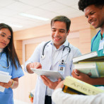 Ética, pensamiento crítico y comunicación: profesionales de la salud más allá de lo técnico