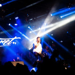Beret canta y cuenta las historias de sus canciones en su primer concierto ante los dominicanos
