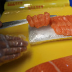La riqueza del salmón en Chile, entre críticas ambientales y riesgos laborales