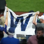 Cachorros paran racha de 10 derrotas con triunfo ante Piratas gracias a jonrón de Happ