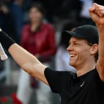 Jannik Sinner vuelve a entrenar tras descartar problemas médicos serios