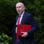 Renuncia el ministro de Defensa británico