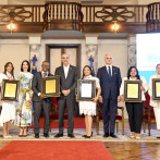 Gobierno galardona a 16 maestros con el premio al Mérito Magisterial