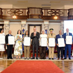 El Presidente reconoce a 16 maestros por su labor