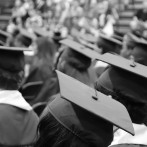 Proyecto de Ley busca prohibir condicionamiento de entrega de títulos a pago de graduación