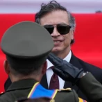 Petro despide su gobierno mientras rechazan a Espriella