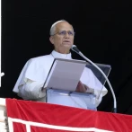 Con robots van a operar al papa León XIV