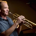 Chris Kase califica como un “timo” la música creada con IA