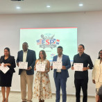 Dominico Americano celebra graduación de más de 40 periodistas en programa de inglés especial