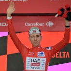 Tadej Pogacar, el campeón del Tour, es operado de la clavícula tras caída en la Vuelta