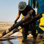 Petróleos WTI y Brent siguen por encima de US$100