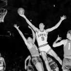 Bob Pettit, imponente leyenda de los Hawks y primer MVP de la NBA, fallece a los 93 años