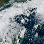 Se espera que la tormenta tropical Isaías llegue a huracán