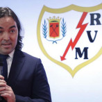 Aficionados del Rayo Vallecano protestan y obligan a parar juego contra el Bilbao