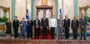 Nuevos miembros de los consejos de la Orden del Mérito Duarte, Sánchez y Mella, y Orden Heráldica de Cristóbal Colón son juramentados por el Presidente Luis Abinader
