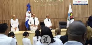 Juramentación del pastor Dio Astacio y Ángela Henríquez como alcalde y vicealcaldesa de SDE