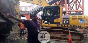 Obras Públicas desaloja vendedores de la parada del kilómetro 9 de la Autopista Duarte