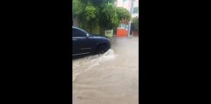 Inundaciones afectan sectores de Santiago