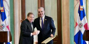 Recibimiento de Edmundo González en el Palacio Nacional de República Dominicana