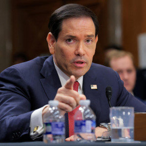 El secretario de Estado de EE. UU., Marco Rubio, testifica durante una audiencia del Comité de Relaciones Exteriores del Senado en el Edificio de Oficinas del Senado Dirksen en Washington, DC.