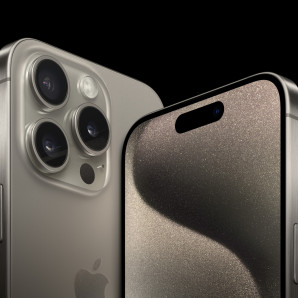 El iPhone 15 Pro y el iPhone 15 Pro Max representan lo mejor de las innovaciones de Apple, con un diseño de titanio resistente y liviano, un nuevo botón de acción, potentes actualizaciones de la cámara y A17 Pro.
