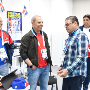 El ministro de deportes Francisco Camacho junto al presidente del COD, Garibaly Bautista en su visita a la Villa Olímpica.