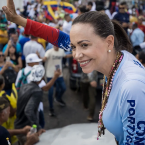 Fotografía que muestra a la líder opositora, Maria Corina Machado, en un acto de campaña el 17 de julio del 2024 en Guanare (Venezuela)