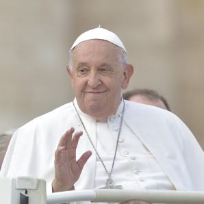 El Papa Francisco preside la celebración eucarística y el rito de canonización de la Santísima Virgen María. en el Vaticano el 20 de octubre