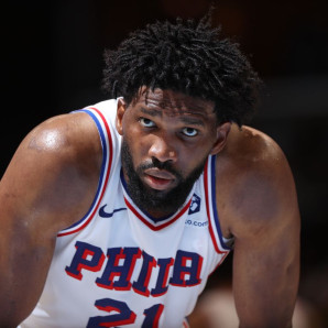 Joel Embiid no ha podido contribuir mucho con los Sixers en esta campaña.